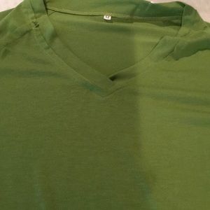 M olive green tshirt